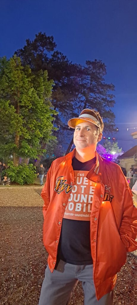 Daniel Fibrile - Sunvisor - rot schwarz - hochkant