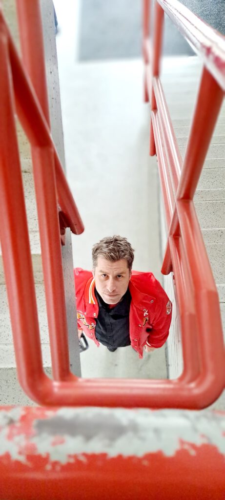 Daniel Fibrile - Treppenhaus - rot schwarz